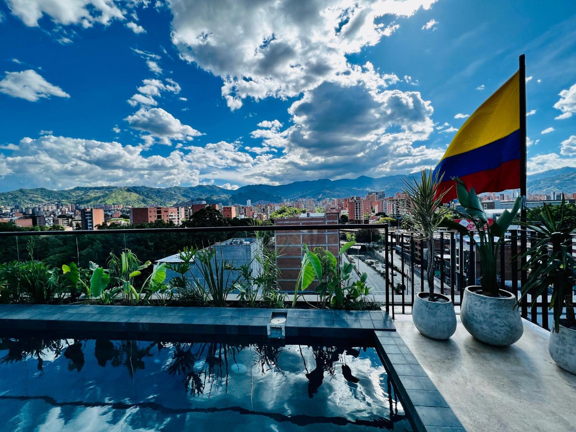 Los Patios Cool Living Medellín Exteriör bild