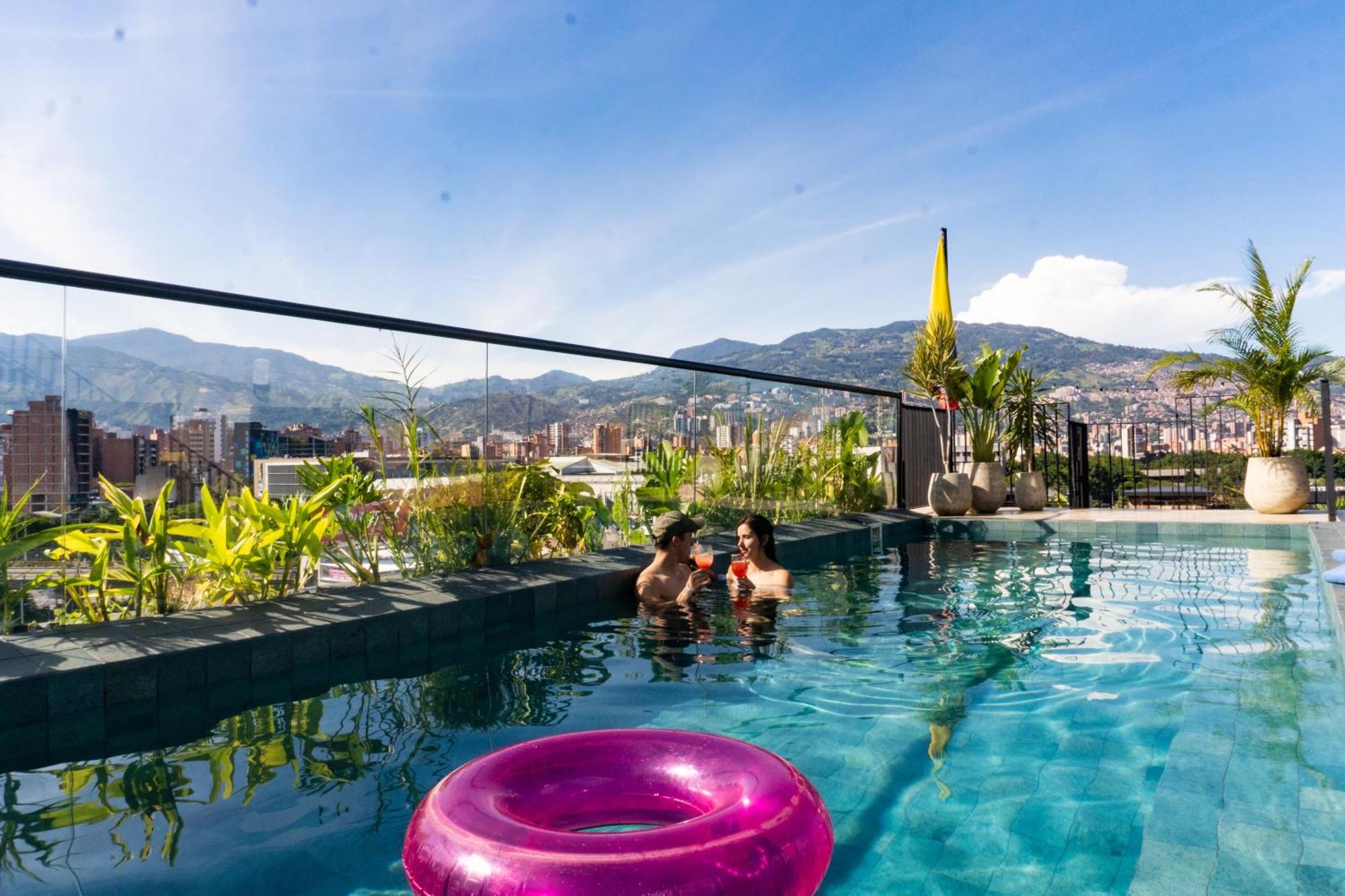 Los Patios Cool Living Medellín Exteriör bild